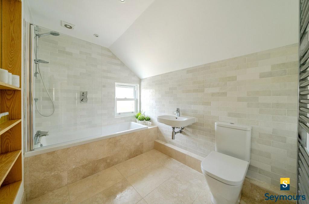 En-Suite Bathroom