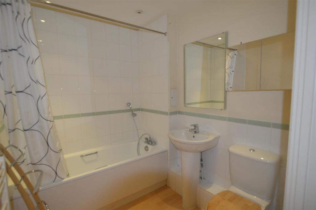 Main bathroom.jpg