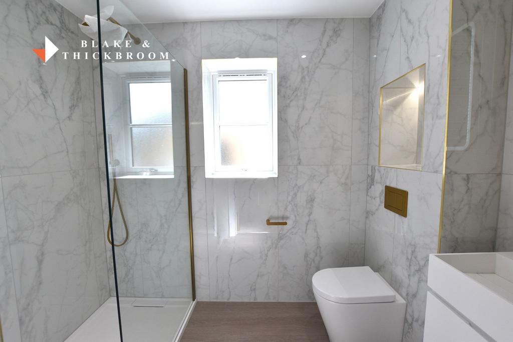 En suite shower