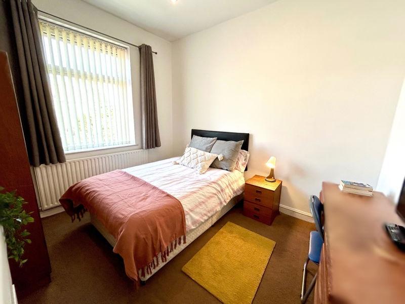 This charming double bedroom features a cozy am...