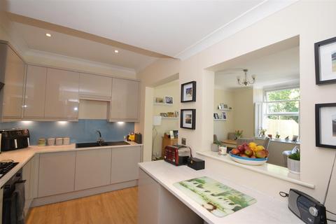 2 bedroom ground floor flat for sale, EAST RYDE