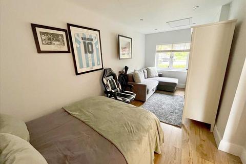 1 Fishers Close, Bushey, WD23 2GY