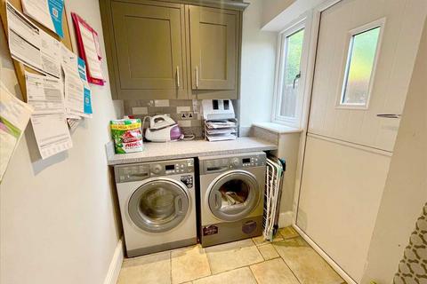 1 Fishers Close, Bushey, WD23 2GY