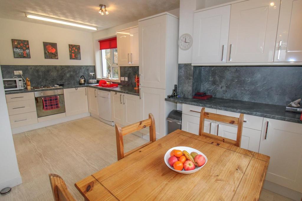 KITCHEN-DINER-2.jpg