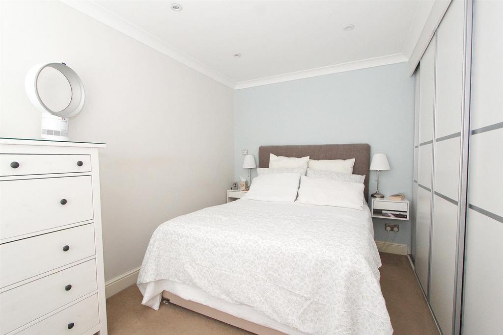 Bed 1.jpg