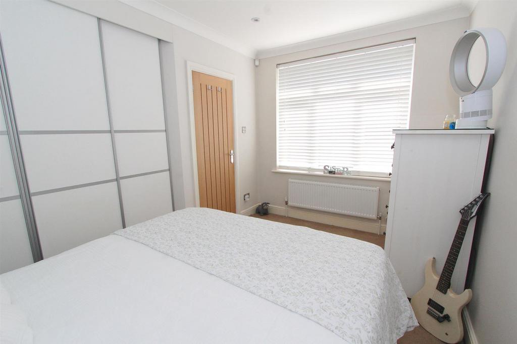 Bed 1b.jpg