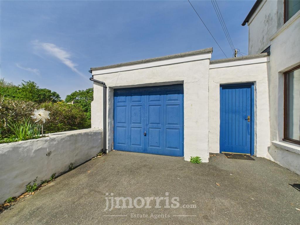 Garage/Workshop