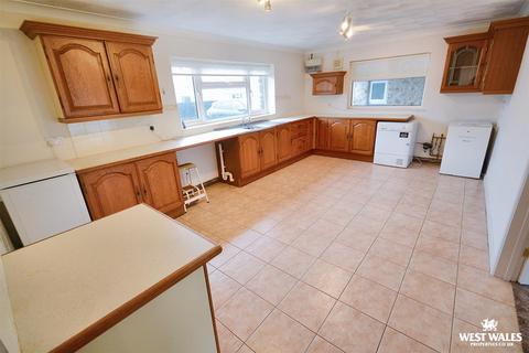 6 bedroom detached bungalow for sale, Kings Park, Templeton, Narberth