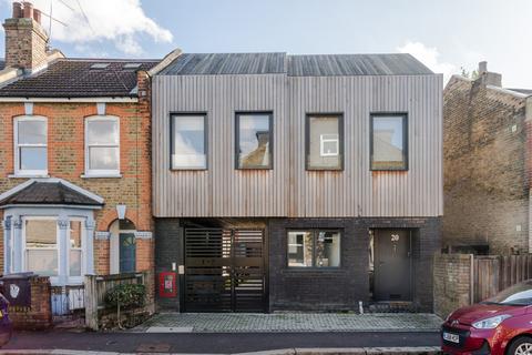2 Elizabeth Mews, London, E10 5UD