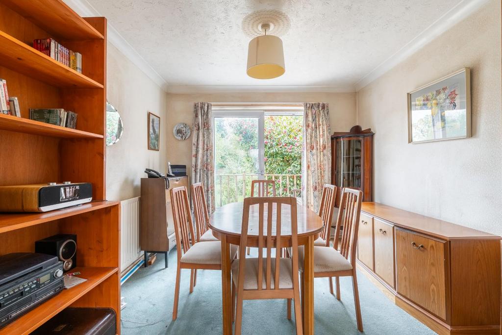 Dining room-1.jpg