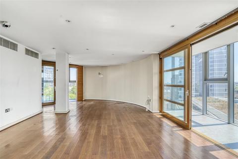 3 bedroom flat for sale, Lombard Road, London SW11