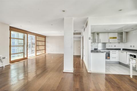 3 bedroom flat for sale, Lombard Road, London SW11