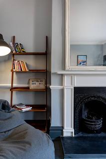 3 bedroom flat for sale, Askew Road, Ravenscourt Park, London, W12
