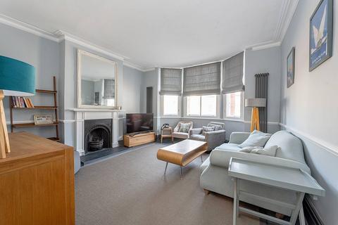 3 bedroom flat for sale, Askew Road, Ravenscourt Park, London, W12