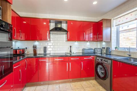 8 Blondell Drive, Bognor Regis, PO21 4BQ