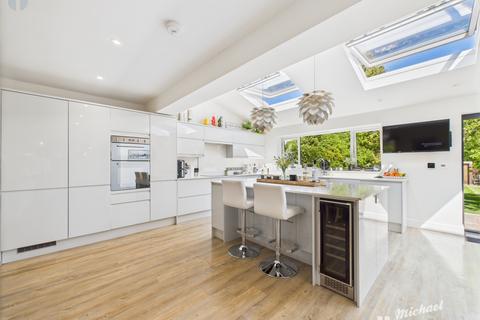 4 bedroom detached house for sale, Wendover Road, Weston Turville, Aylesbury