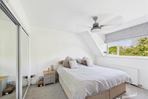 4 bedroom detached house for sale, Wendover Road, Weston Turville, Aylesbury