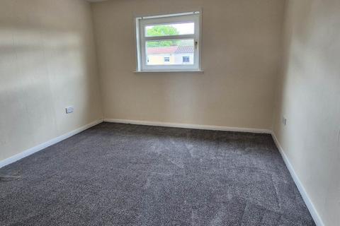 2 bedroom flat to rent, Gilmartin Road, Linwood