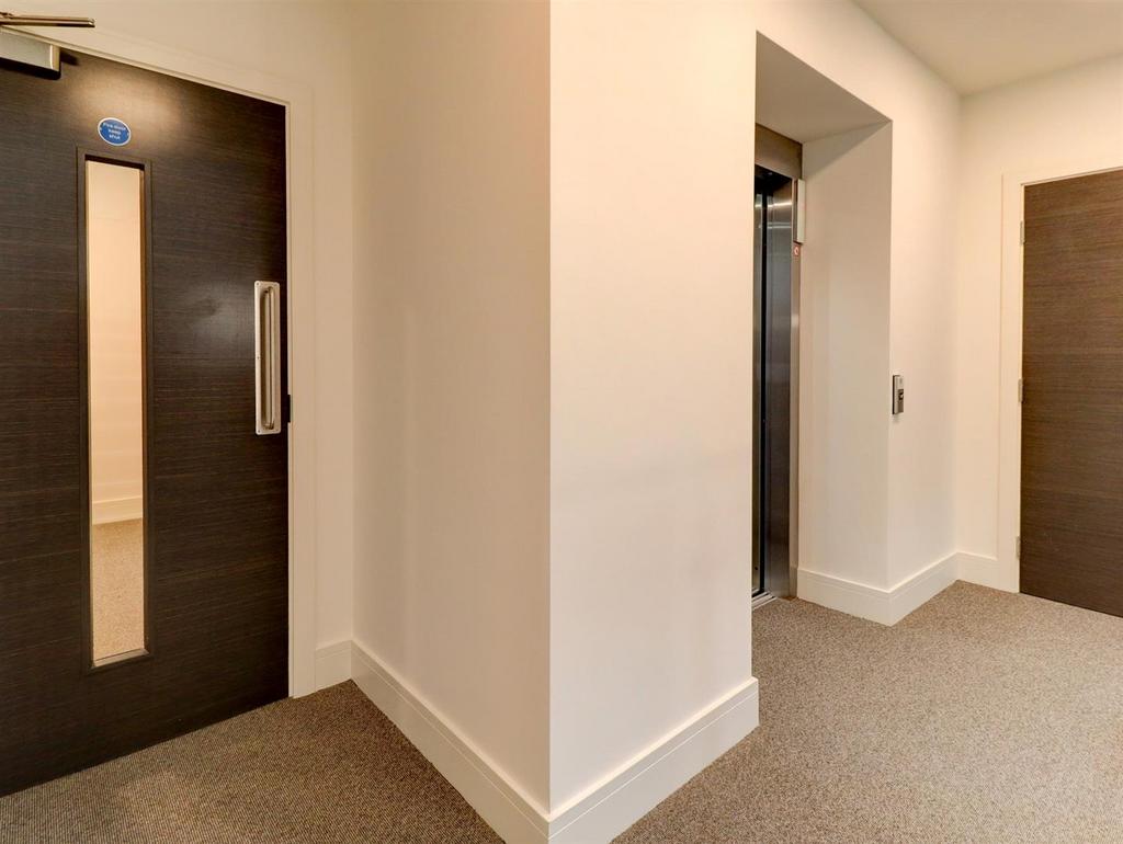 Communal Hallway &amp; Lift Access