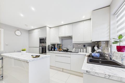 3 bedroom terraced house for sale, Henry Cooper Way, London SE9