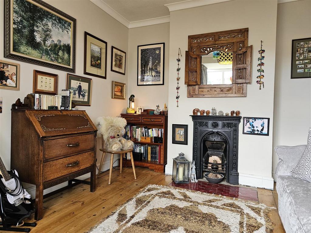 Sitting Room/Bedroom