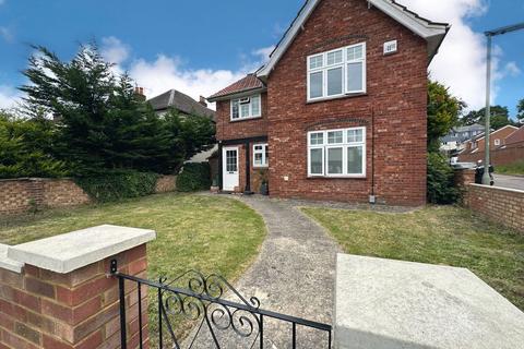 2 bedroom flat to rent, Frimley Road, Camberley, GU15