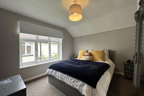 2 bedroom flat to rent, Frimley Road, Camberley, GU15