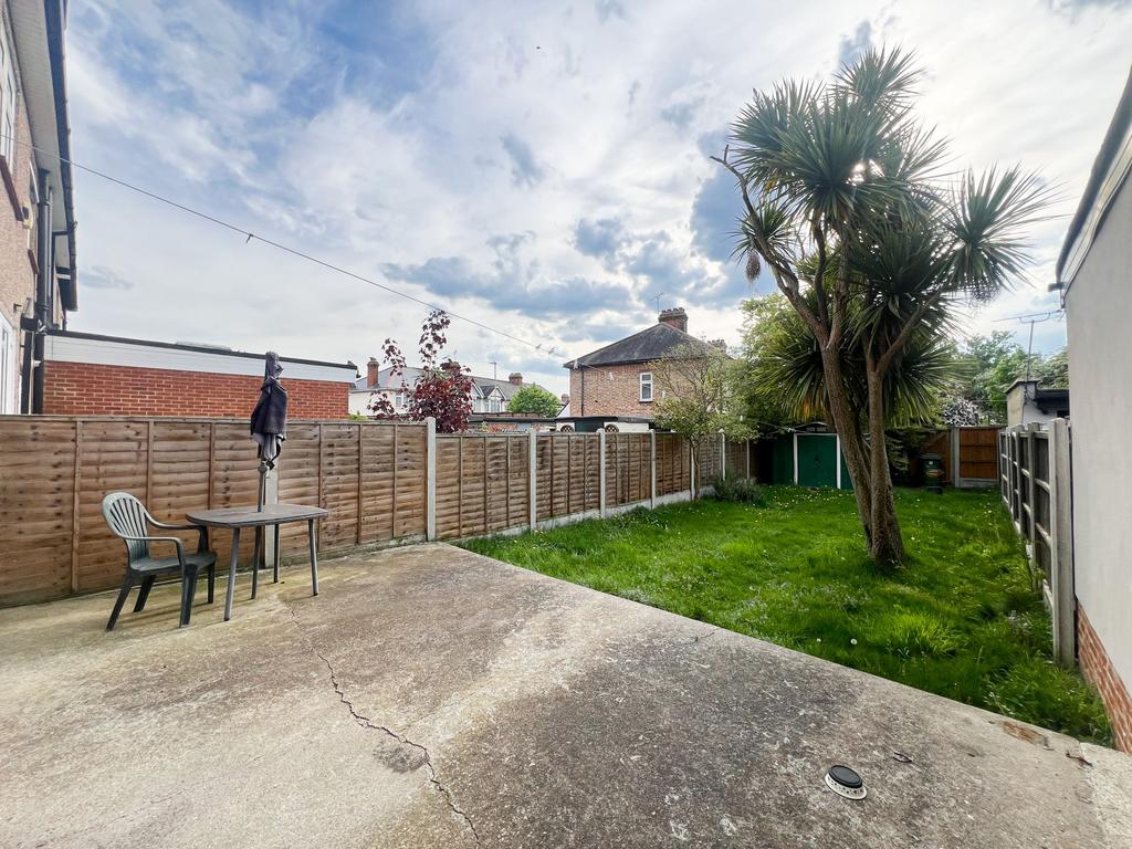 Whalebone Ln North RM6