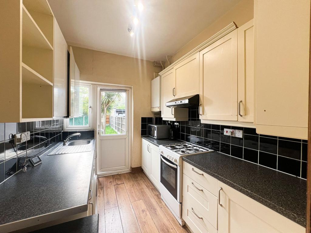 Whalebone Ln North RM6