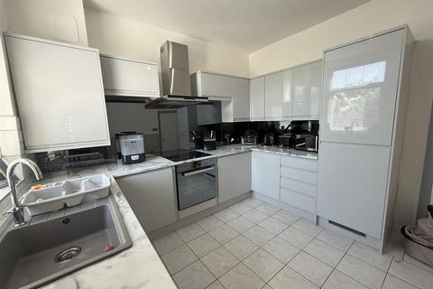 38 West Street, Lees, Oldham, OL4 5AT