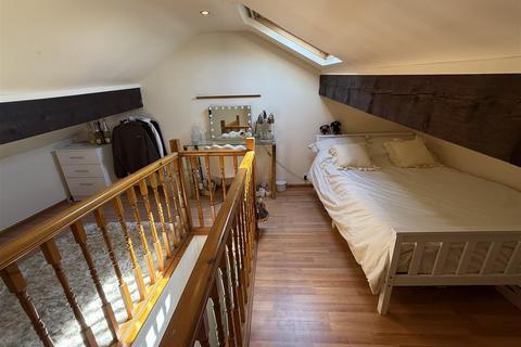 38 West Street, Lees, Oldham, OL4 5AT