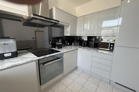 38 West Street, Lees, Oldham, OL4 5AT