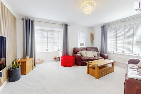 4 bedroom detached house for sale, Moorbank Drive, Shelf, Halifax