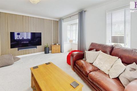 4 bedroom detached house for sale, Moorbank Drive, Shelf, Halifax