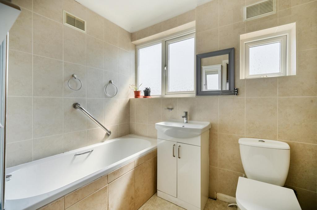 Bathroom Ewe Move Cheam and Sutton estate agents