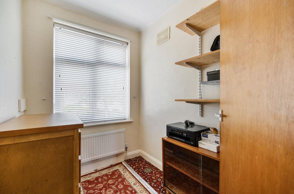 Bedroom Ewe Move Cheam and Sutton estate agents