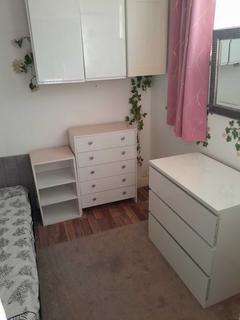 1 bedroom in a house share to rent, Thornthon Heath CR7