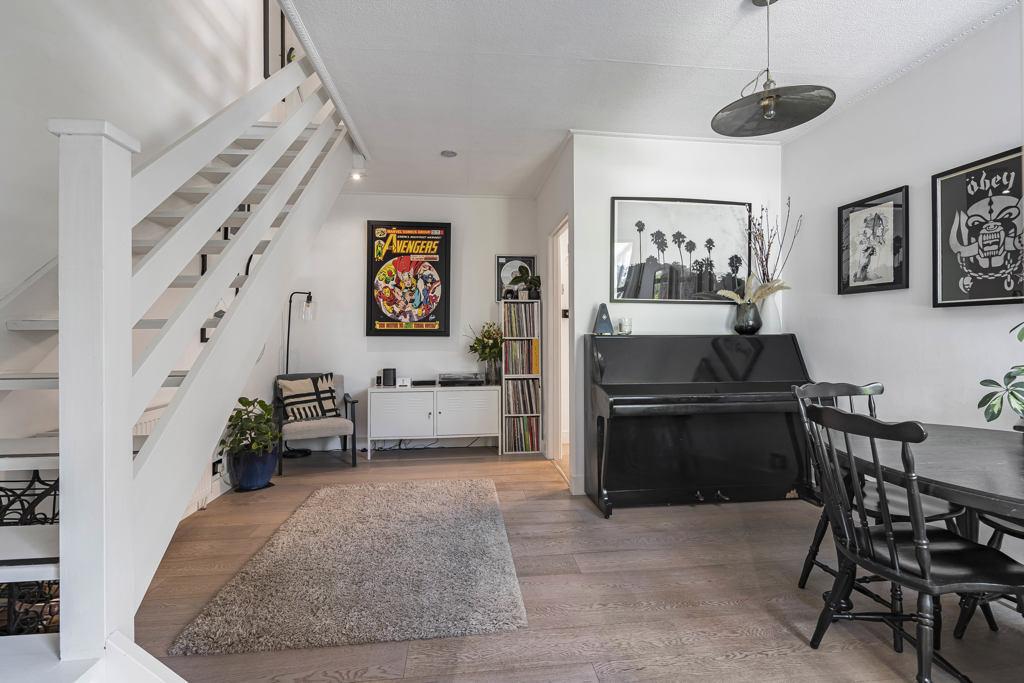 Dining/Entrance