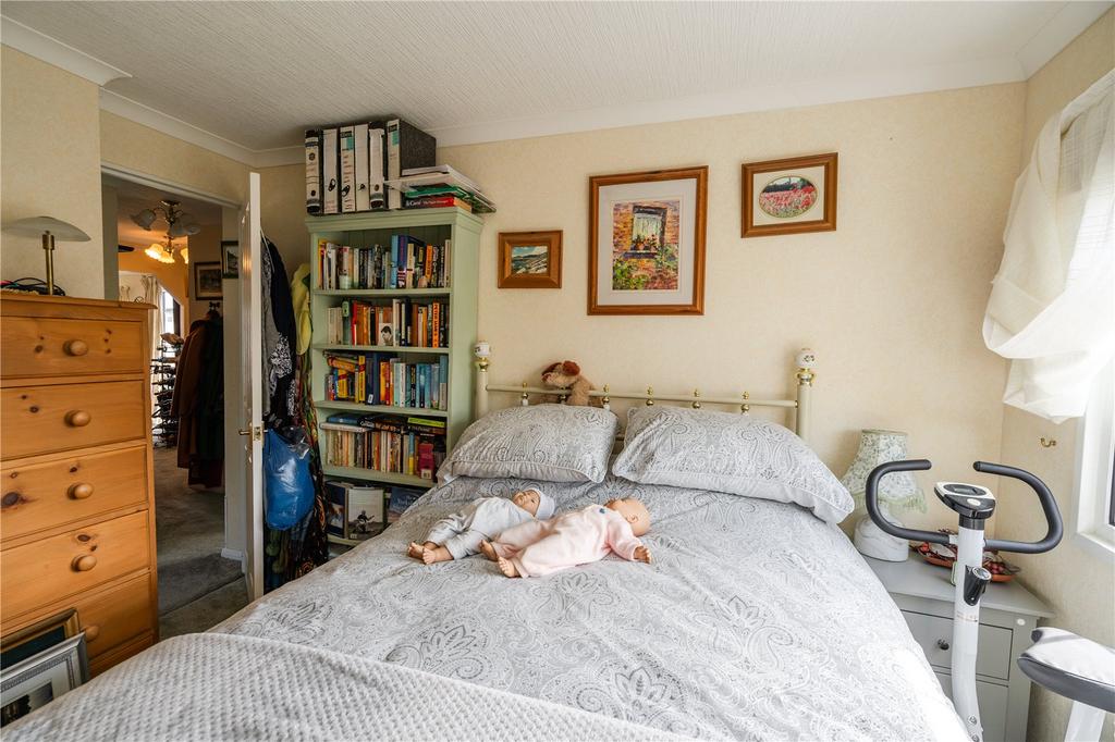 Bedroom 2 (2)