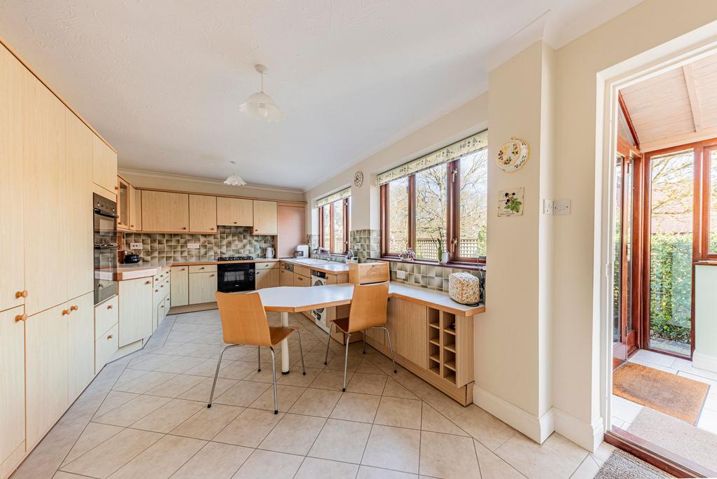 Kitchen/Dining Room (1)