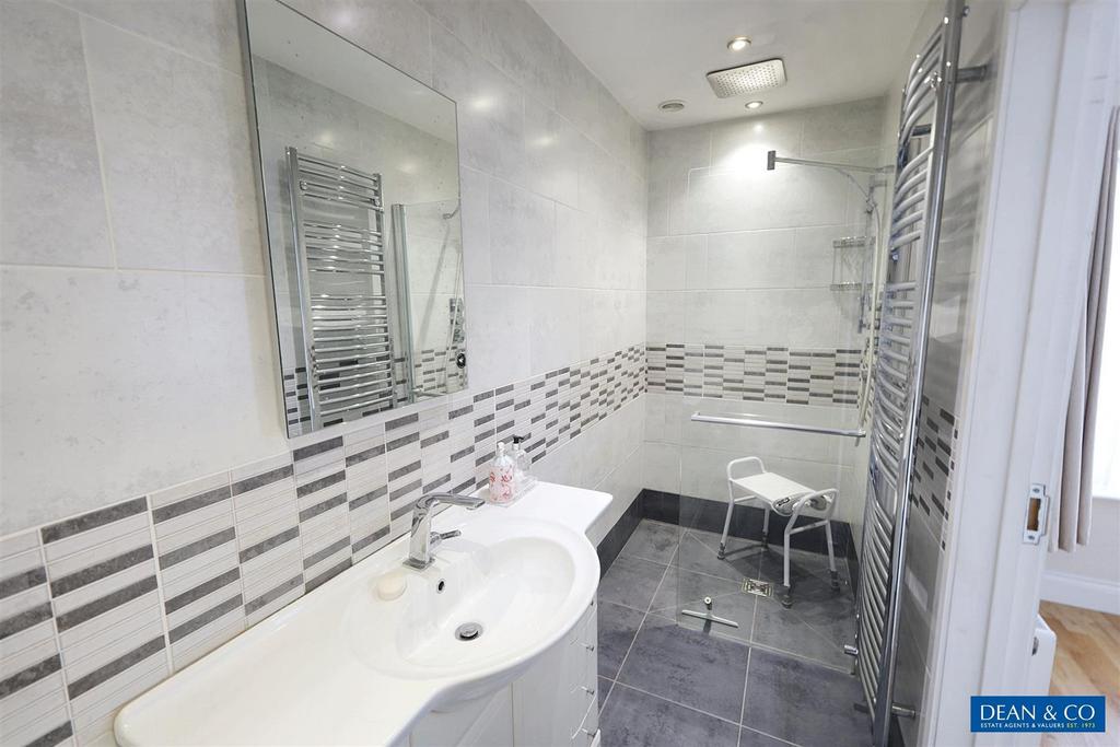 En suite wet room