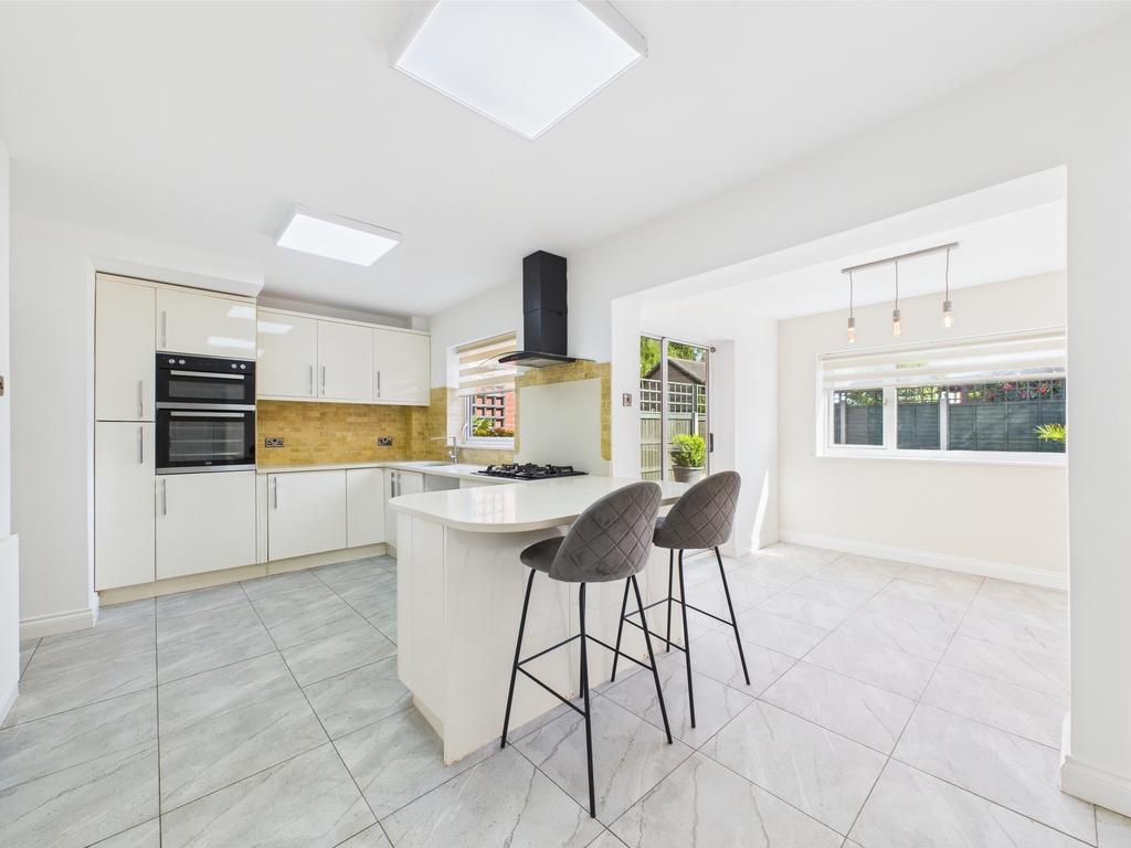 Breakfast/kitchen