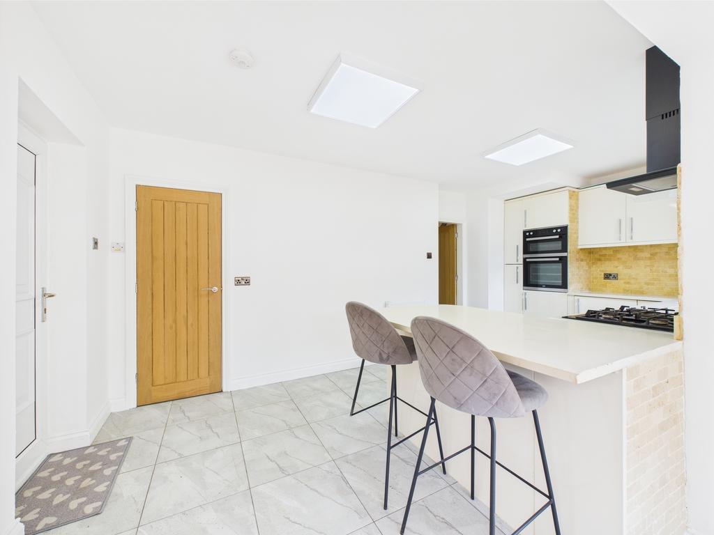 Breakfast/kitchen
