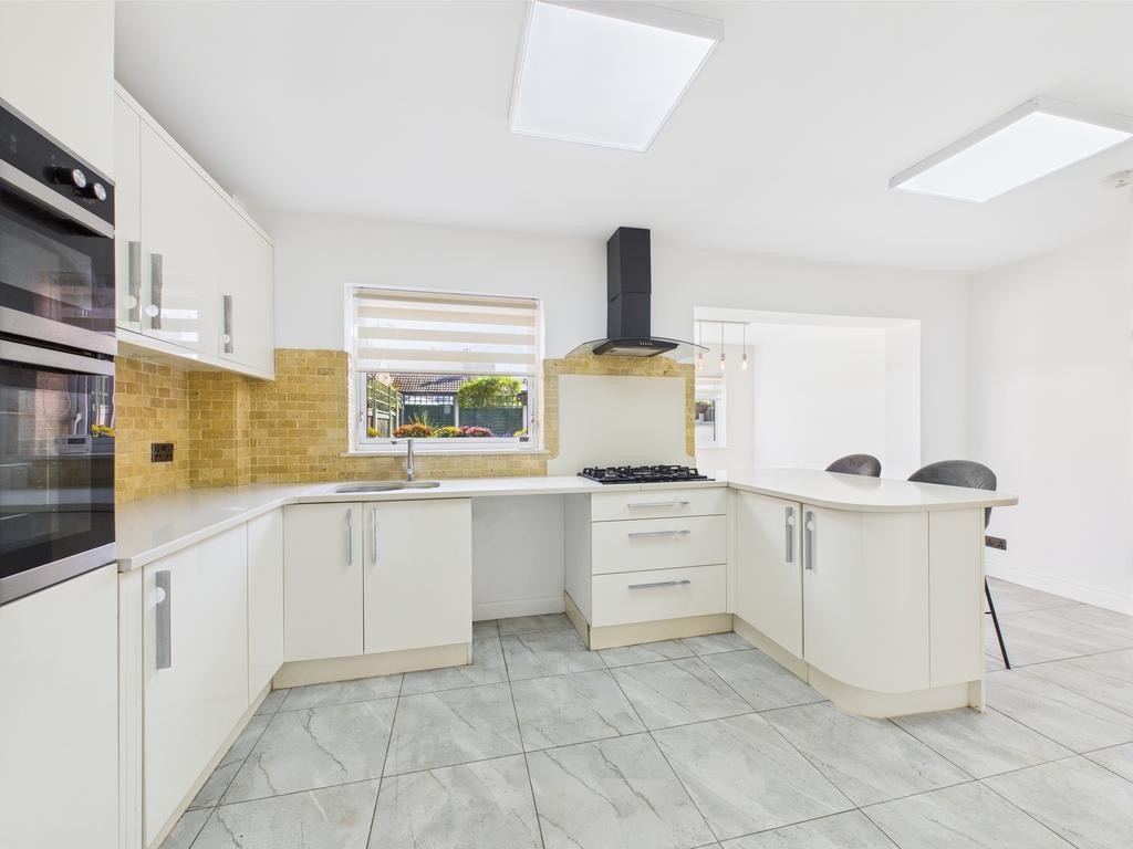 Breakfast/kitchen