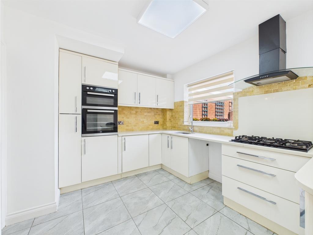 Breakfast/kitchen