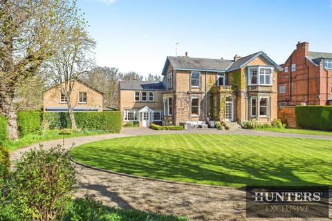 5 bedroom detached house for sale, Canton Villas, Bridlington