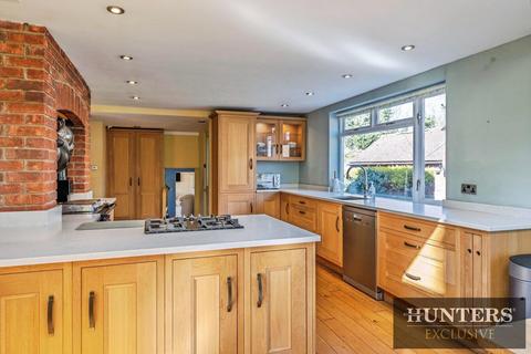 5 bedroom detached house for sale, Canton Villas, Bridlington