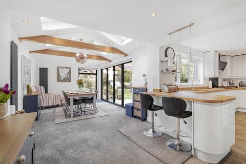 6 Parsonage Way, Linton, Cambridge, CB21 4YL