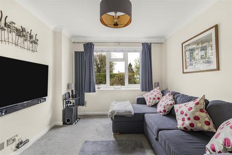 6 Parsonage Way, Linton, Cambridge, CB21 4YL