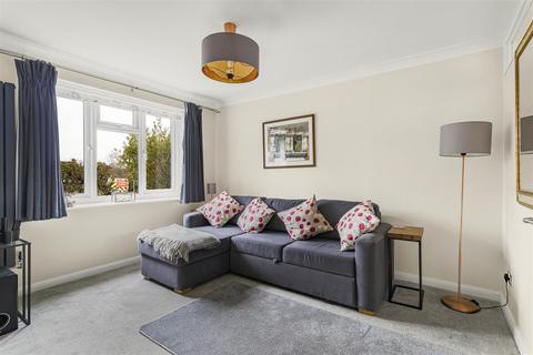 6 Parsonage Way, Linton, Cambridge, CB21 4YL